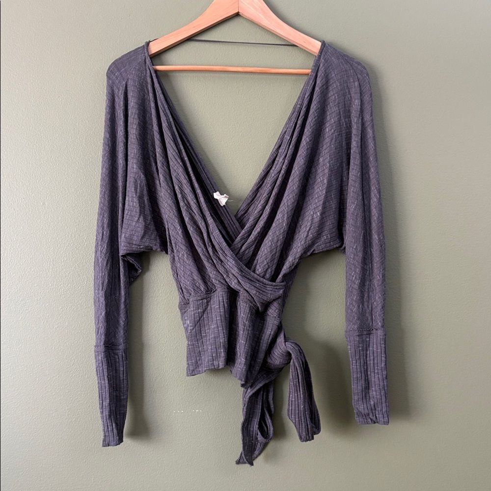 We The Free East Coast Faux Wrap Top Deep V-Neck Open Back Grey Blouse Sz XS - Picture 2 of 5